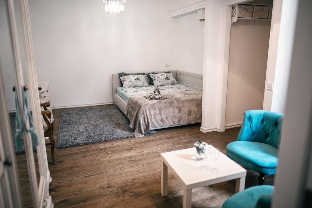 Apartment Natalya Lviv Exteriör bild